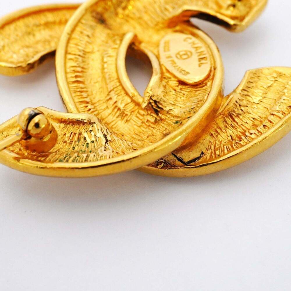 CHANEL Gold Logo Brooch - Picture 7 of 7